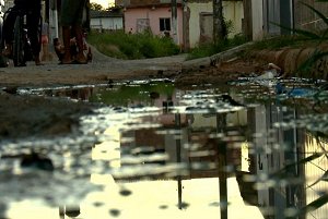 Problemas de saneamento bsico aumentam risco de volta do Zika