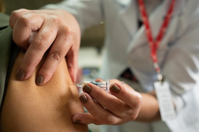 Vacinao-modelo em Serrana reduziu mortes e gravidade dos casos de covid-19