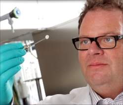 Crnea artificial de plstico comea a ser testada em humanos