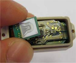 Microchip implantvel tem sensor para monitorar tumores