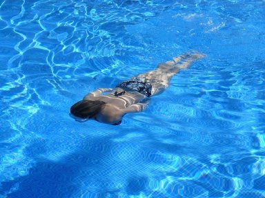 Produtos químicos de piscinas cobertas aumentam risco de câncer