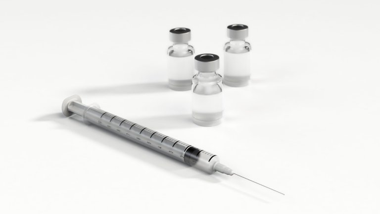 Quanto tempo dura a proteção da vacina contra a covid-19?