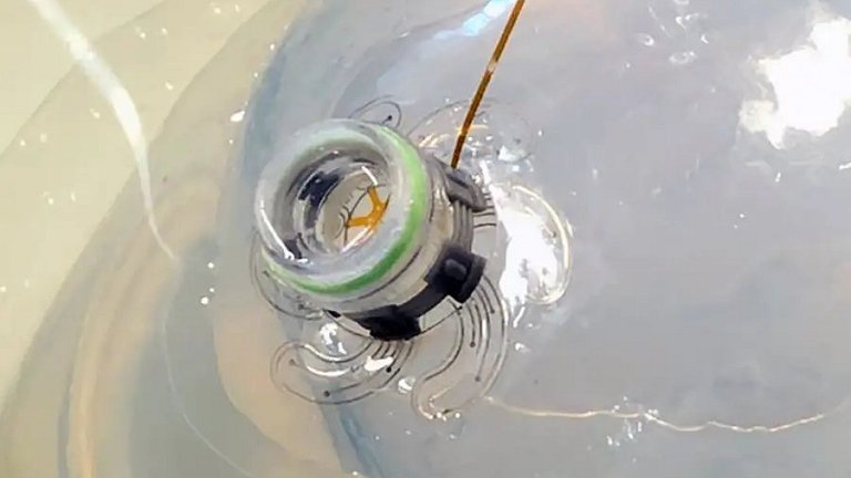 The injected robot spreads its tentacles to monitor the brain