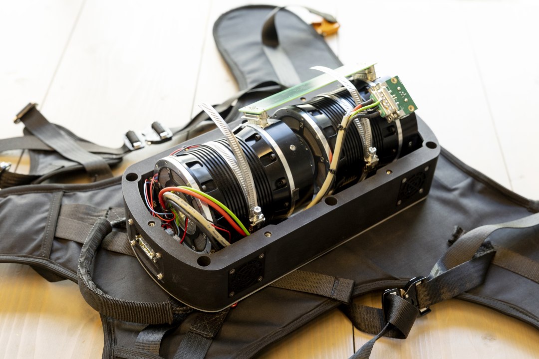 Mochila com tecnologia aeroespacial devolve equilbrio a pacientes com ataxia