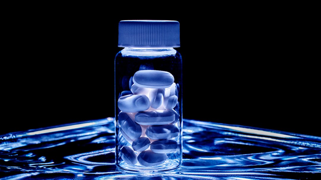 Suplementos de cálcio e vitamina D não previnem fraturas e quedas em idosos