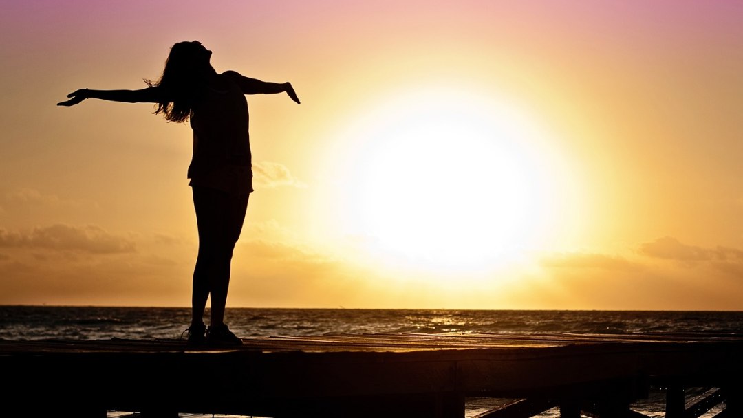Suplementos de cálcio e vitamina D não previnem fraturas e quedas em idosos