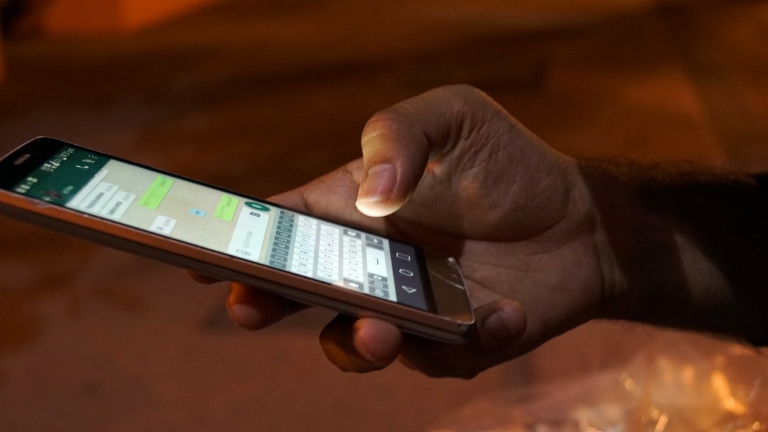 Usar o celular antes de dormir piora a qualidade do sono