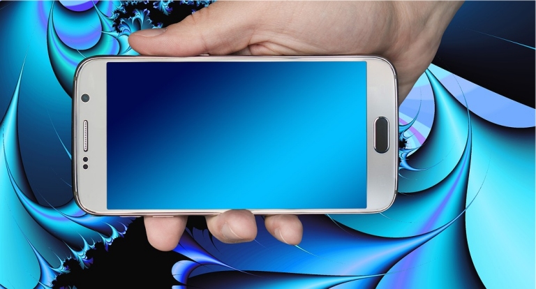 Luz azul de celulares e tablets mata células da retina