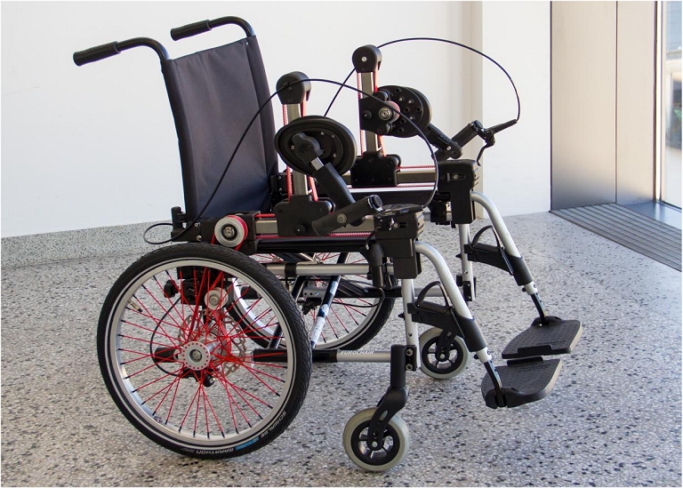 Cadeira de rodas movida por avalancas é mais ergonômica