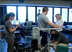 Paraplégico recupera movimento com implantes elétricos na espinha